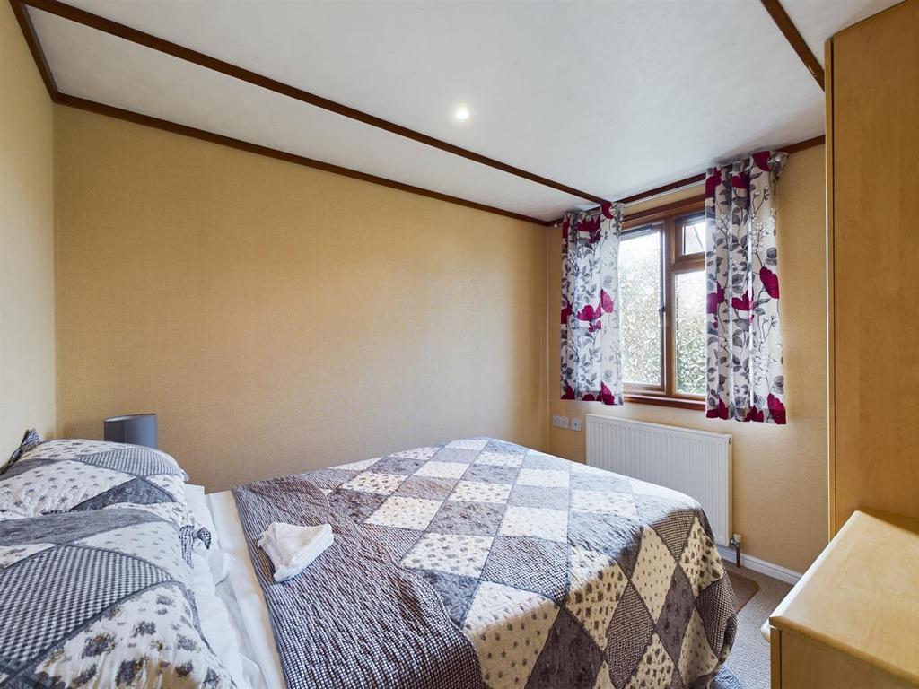 Bedroom 2 - Heron Lodge.jpg