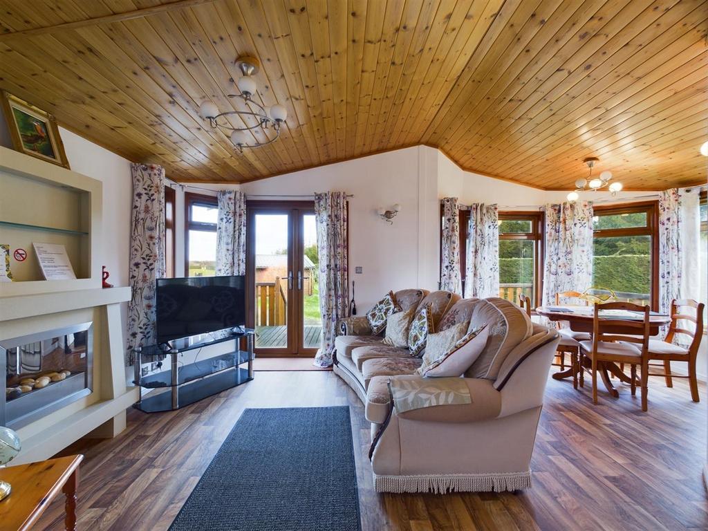 Lounge - Diner - Kingfisher Lodge.jpg