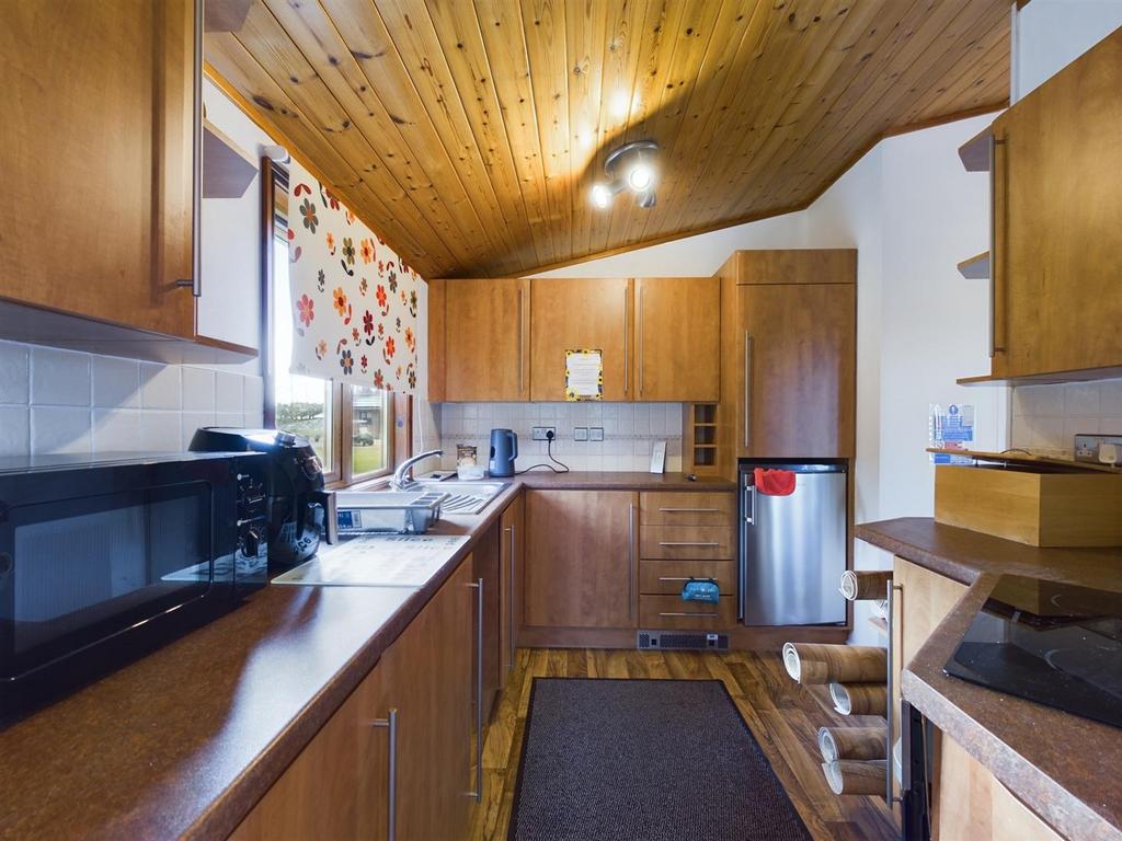 Kitchen - Kingfisher Lodge.jpg