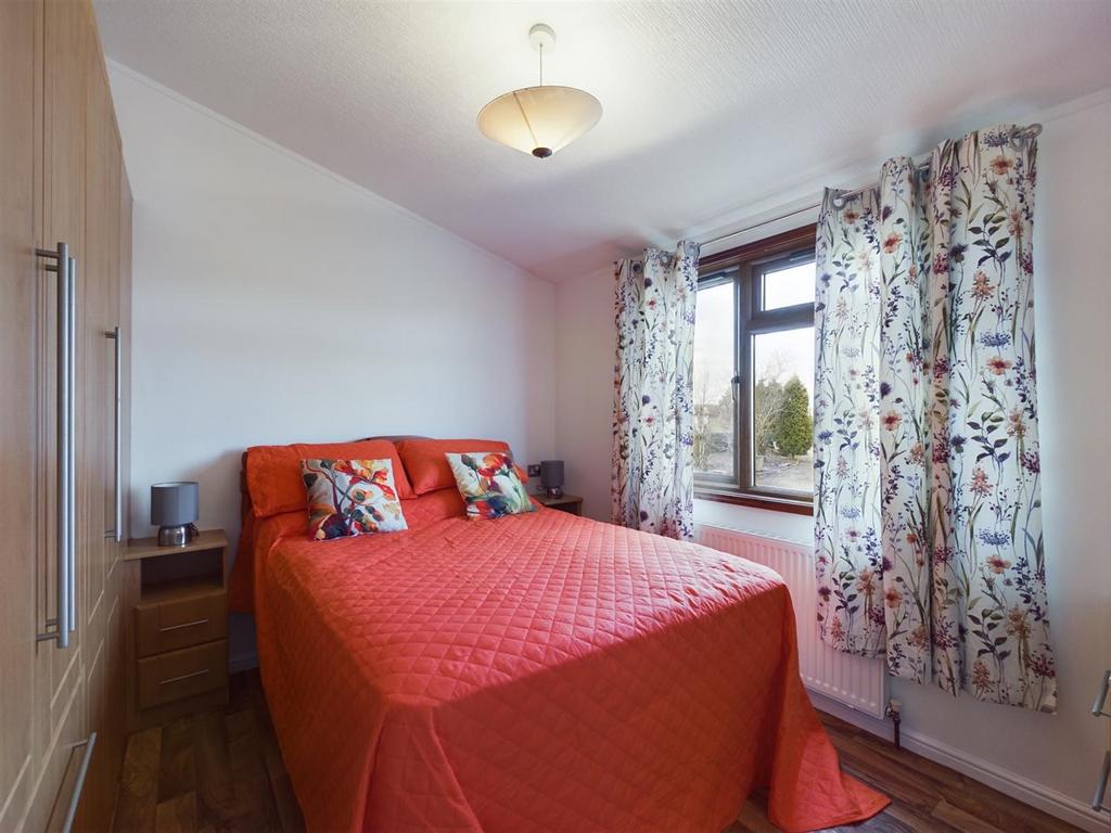 Master Bedroom - Kingfisher Lodge.jpg