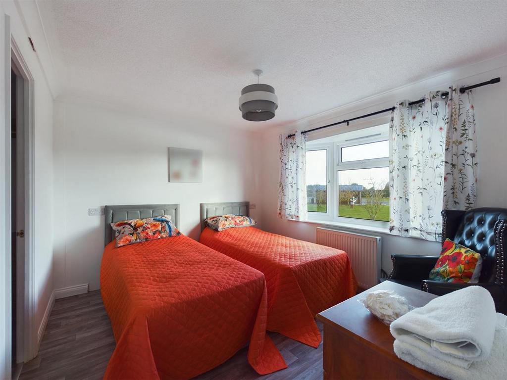 Bedroom 2 - Alpine Lodge.jpg