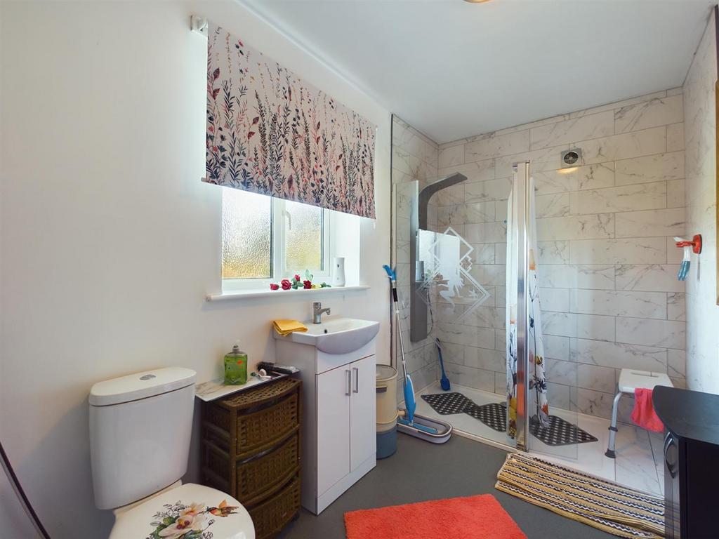 Shower Room.jpg