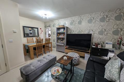 2 bedroom flat for sale, Kenbrook House, 557A Uxbridge Road, Hayes, Greater London, UB4