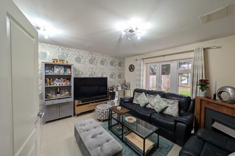 2 bedroom flat for sale, Kenbrook House, 557A Uxbridge Road, Hayes, Greater London, UB4