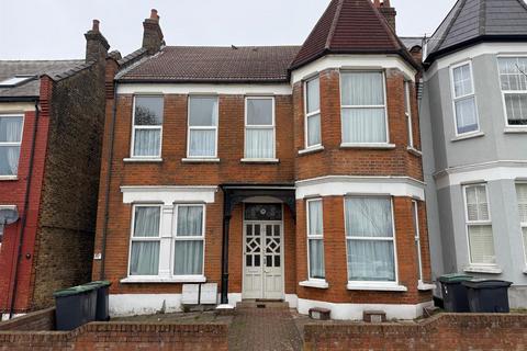 House share to rent, Woodside Road, London