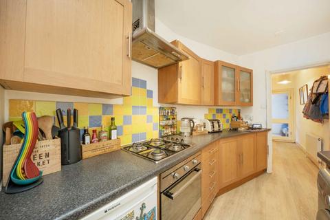 2 bedroom flat to rent, Brownlow Road, London N3