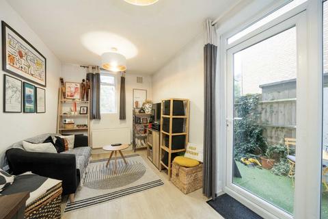 2 bedroom flat to rent, Brownlow Road, London N3