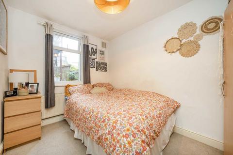 2 bedroom flat to rent, Brownlow Road, London N3