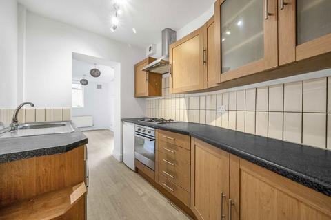 2 bedroom flat to rent, Brownlow Road, London N3