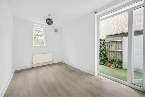 2 bedroom flat to rent, Brownlow Road, London N3