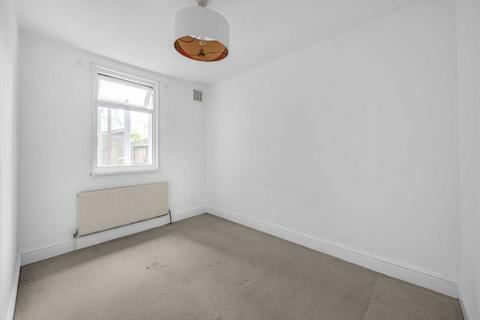 2 bedroom flat to rent, Brownlow Road, London N3