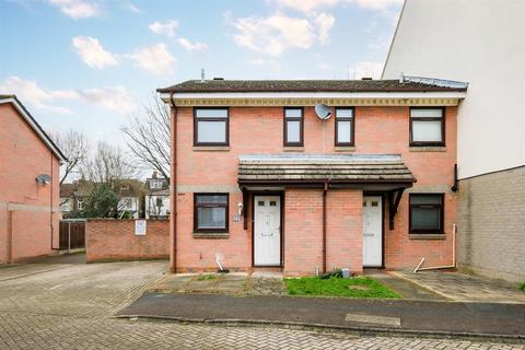 2 bedroom end of terrace house for sale, Broad Oak Close, Chingford