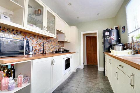 2 bedroom end of terrace house to rent, Alma Road, SHEERNESS