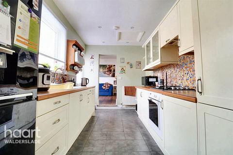 2 bedroom end of terrace house to rent, Alma Road, SHEERNESS