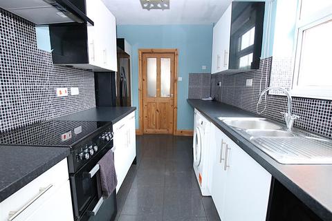 3 bedroom terraced house for sale, The Vale, Northampton