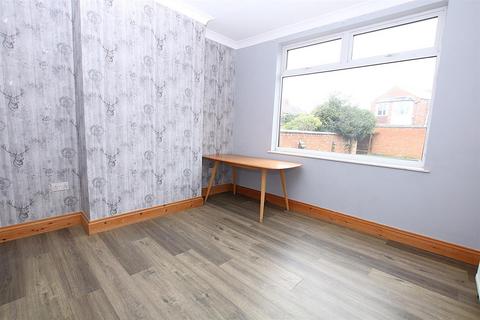 3 bedroom terraced house for sale, The Vale, Northampton