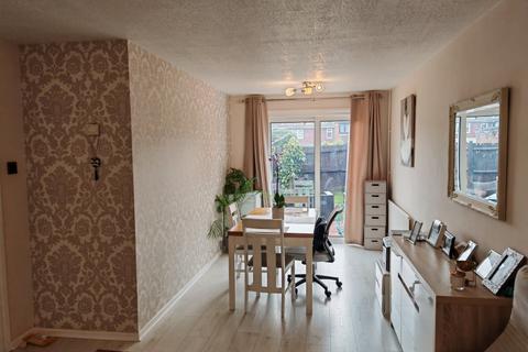 2 bedroom terraced house for sale, Vanquisher Walk, Gravesend, DA12