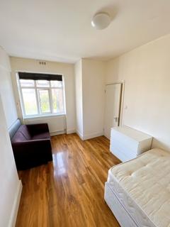 1 bedroom in a house share to rent, Hillcrest Road, London W3