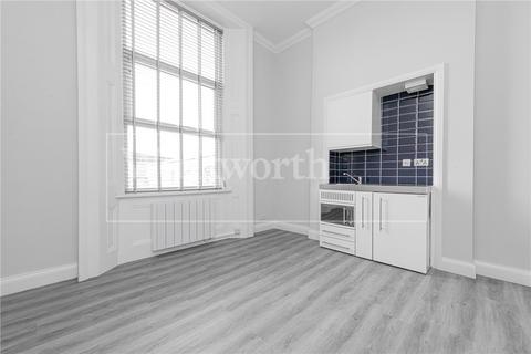 Studio to rent, Kilburn High Road, London, NW6