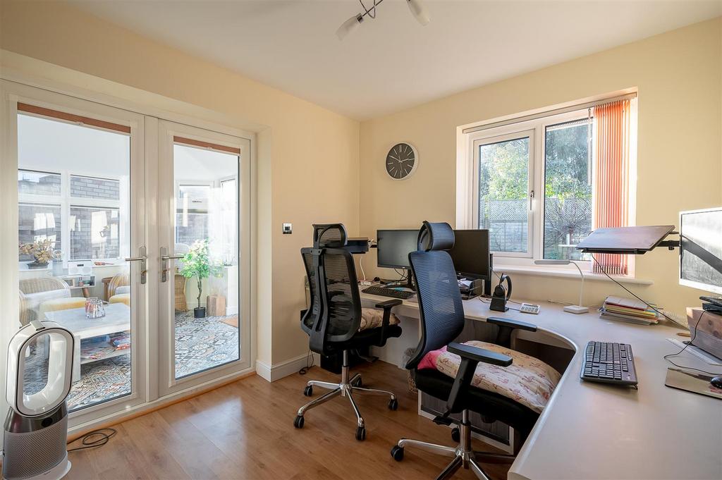 Bedroom/office