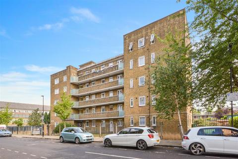 3 bedroom flat to rent, James Middleton House, Middleton Street, London