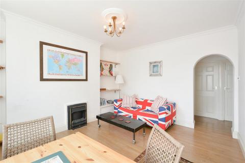 3 bedroom flat to rent, James Middleton House, Middleton Street, London