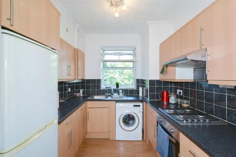 3 bedroom flat to rent, James Middleton House, Middleton Street, London