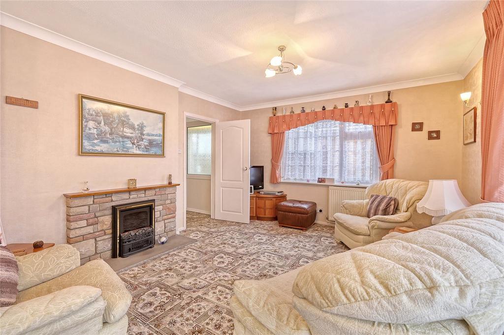 Chelsworth Crescent, Thorpe Bay... 3 bed bungalow for sale - £500,000