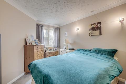 2 bedroom flat for sale, Balmoral Road, Westcliff-on-sea, SS0