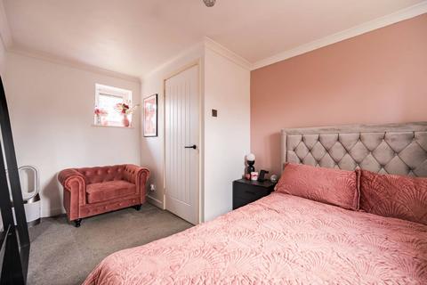 35 Athol Square, London, E14 0NP