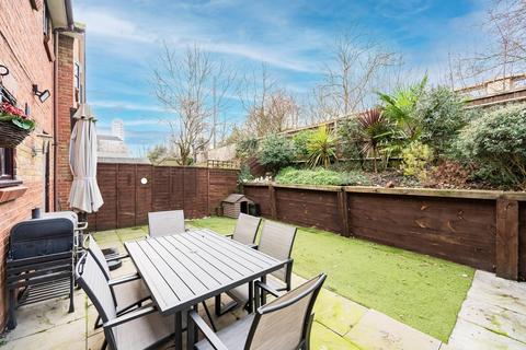 35 Athol Square, London, E14 0NP