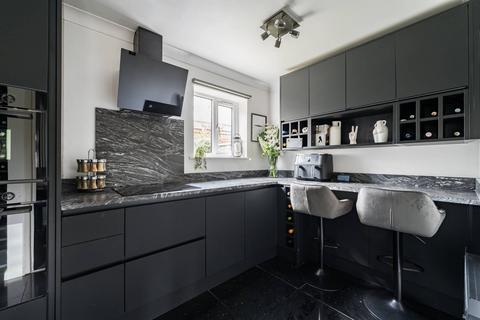 35 Athol Square, London, E14 0NP