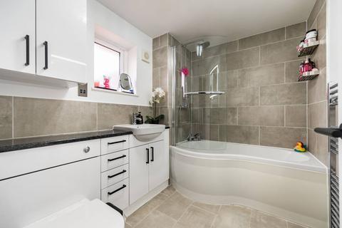 35 Athol Square, London, E14 0NP