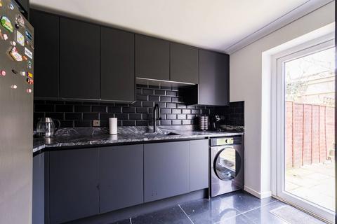 35 Athol Square, London, E14 0NP