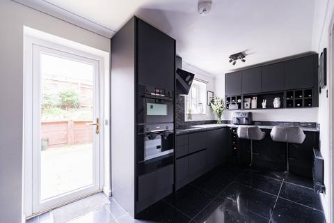 35 Athol Square, London, E14 0NP