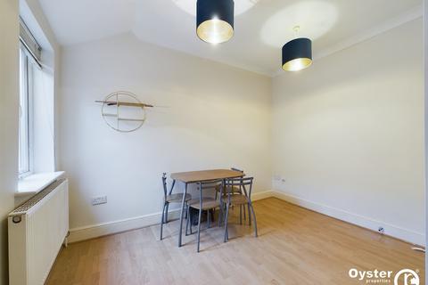 2 bedroom flat to rent, Church Street, Enfield, EN2