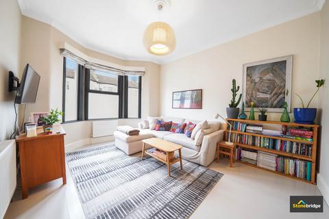 18 Victoria Avenue, London, E6 1EY