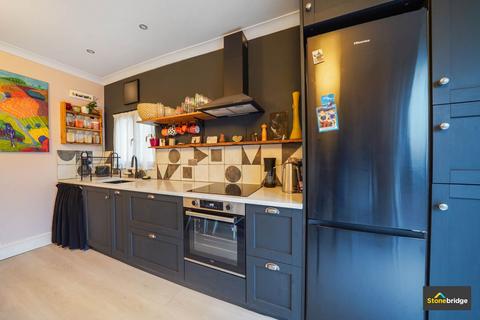 18 Victoria Avenue, London, E6 1EY