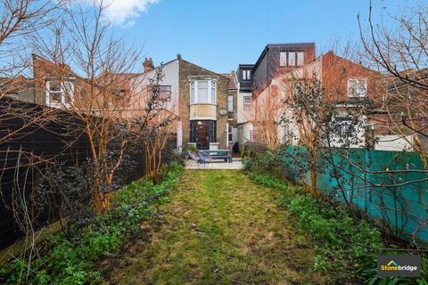 18 Victoria Avenue, London, E6 1EY