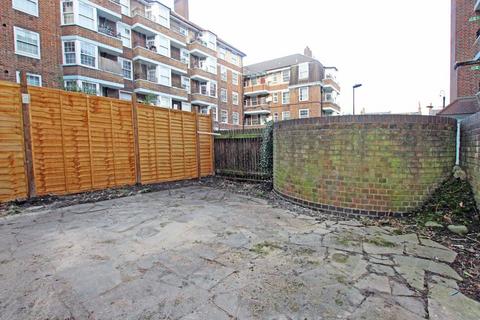 2 bedroom flat to rent, Emlyn Gardens, London W12