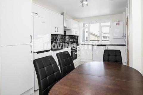 4 bedroom apartment to rent, Mace Street, London E2