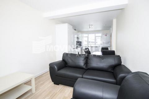 4 bedroom apartment to rent, Mace Street, London E2