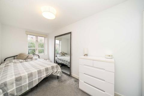 3 bedroom flat to rent, Weston Street, London SE1