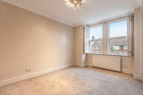 3 bedroom house to rent, Carlton Park Avenue London SW20