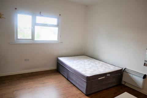 1 bedroom bedsit to rent, Lady Margaret Road, Southall UB1