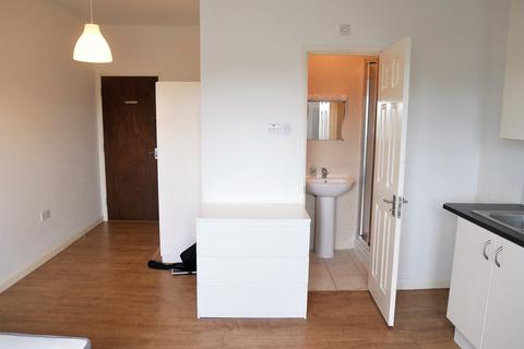 1 bedroom bedsit to rent, Lady Margaret Road, Southall UB1