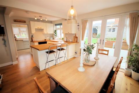 3 bedroom semi-detached house for sale, Manor Road, Toddington, Dunstable