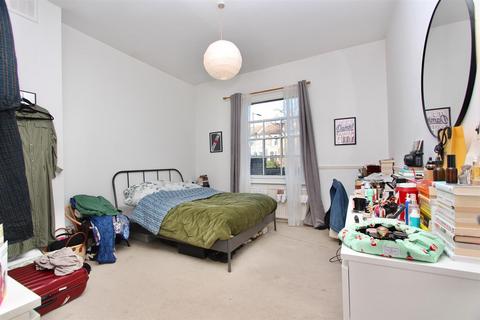 2 bedroom flat for sale, Lordship Road, London N16