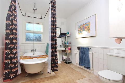 2 bedroom flat for sale, Lordship Road, London N16