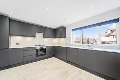 3 bedroom maisonette for sale, Gordon Road, London E4